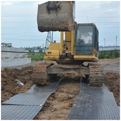 Le HDPE a rectifié les tapis en plastique de route de Crane Truck Access Mat Construction de protection
