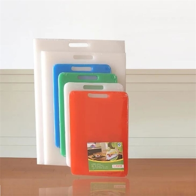 Planche à découper en plastique de couleur de rectangle de HDPE de plaque de découpage multi de cuisine avec la poignée