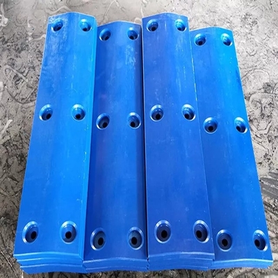 Incurvé la construction du visage en plastique d'amortisseur de dock capitonne UHMWPE Marine Dock Bumpers